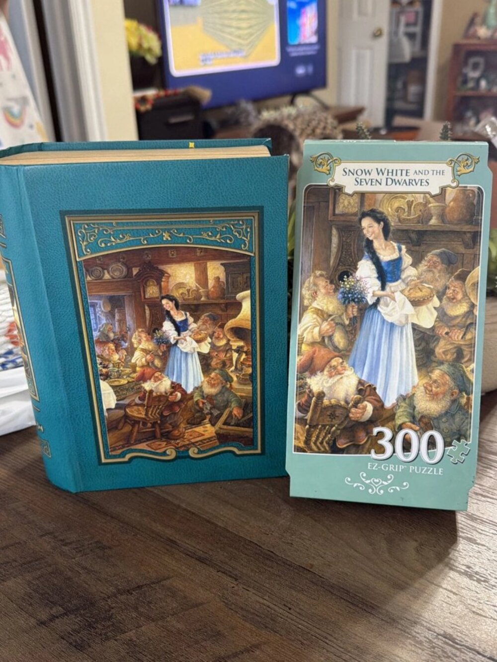 Master Pieces Snow White & The Seven Dwarves - 300 Piece EZ-Grip Puzzle